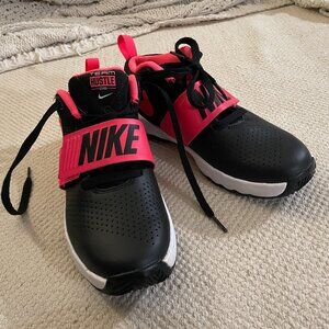 Nike Team Hustle D8 Basketball Shoes size 3Y pink and black